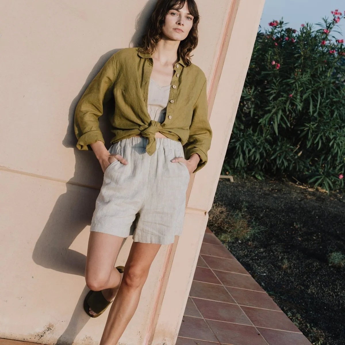 R: MAIN casual linen shorts (Size: S/M; Color: Deepest Black)